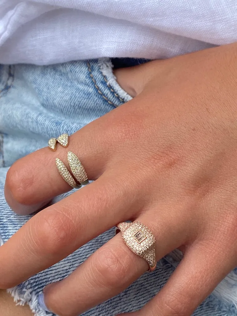 BAGUETTE DIAMOND SIGNET RING