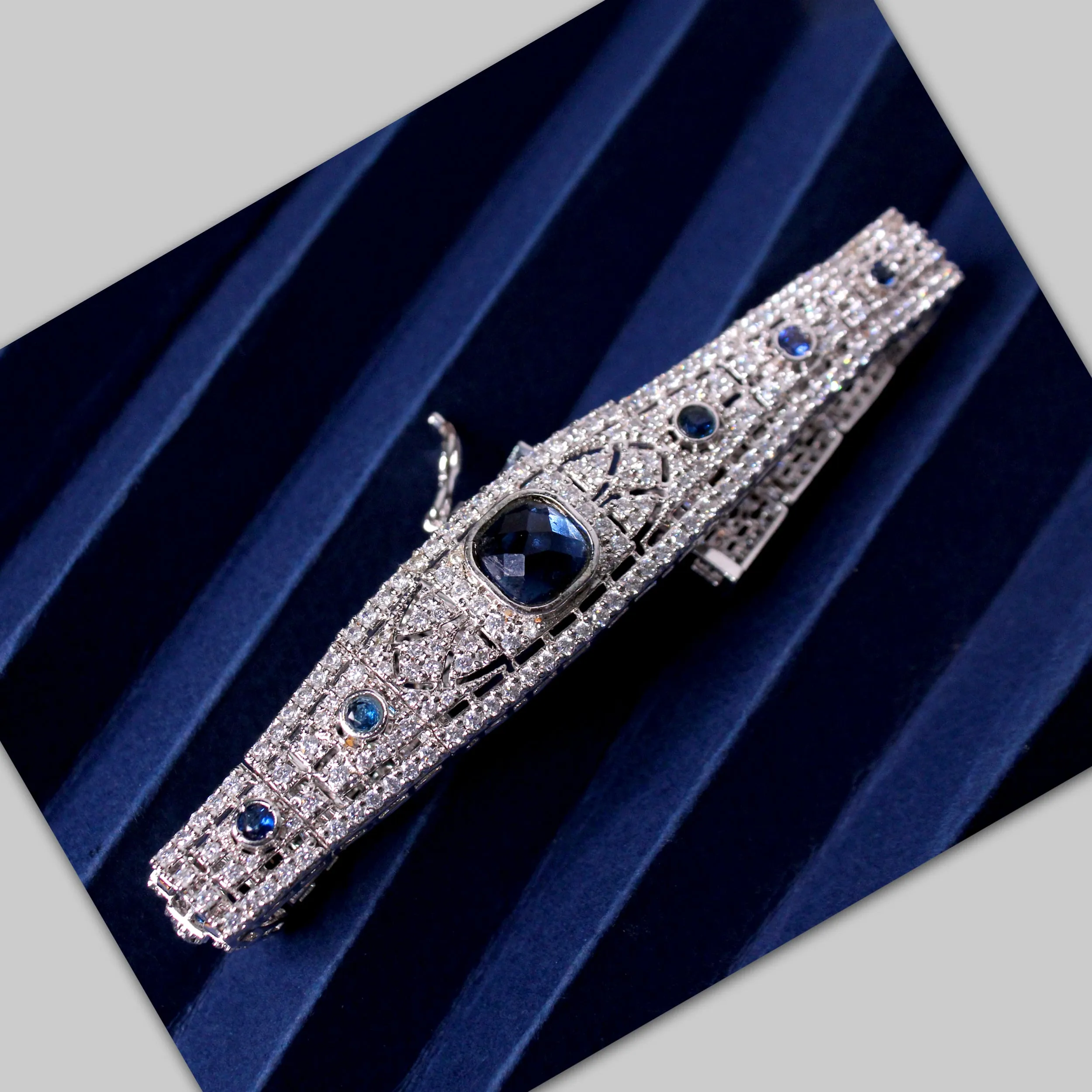 Bracelet in Blue Onyx and Cubic Zircons