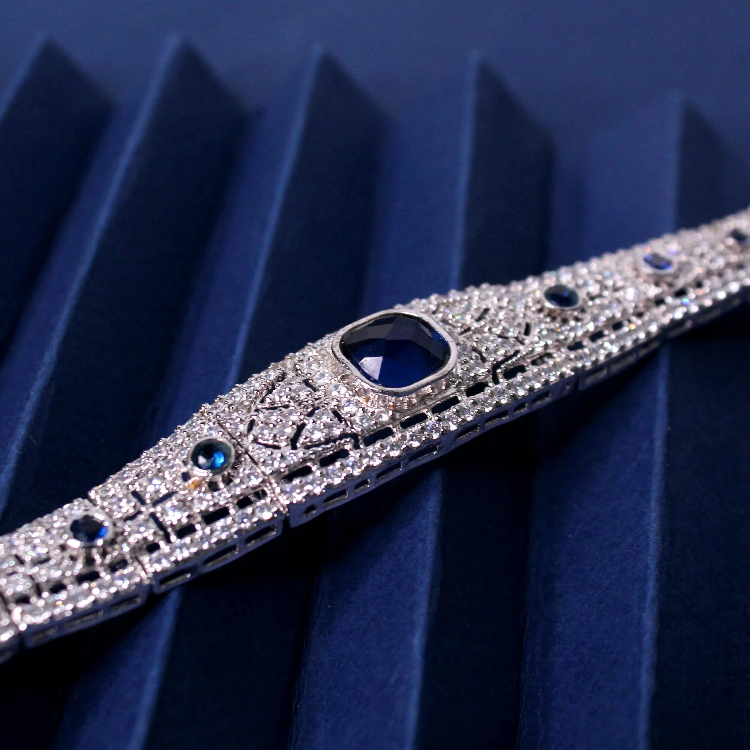 Bracelet in Blue Onyx and Cubic Zircons
