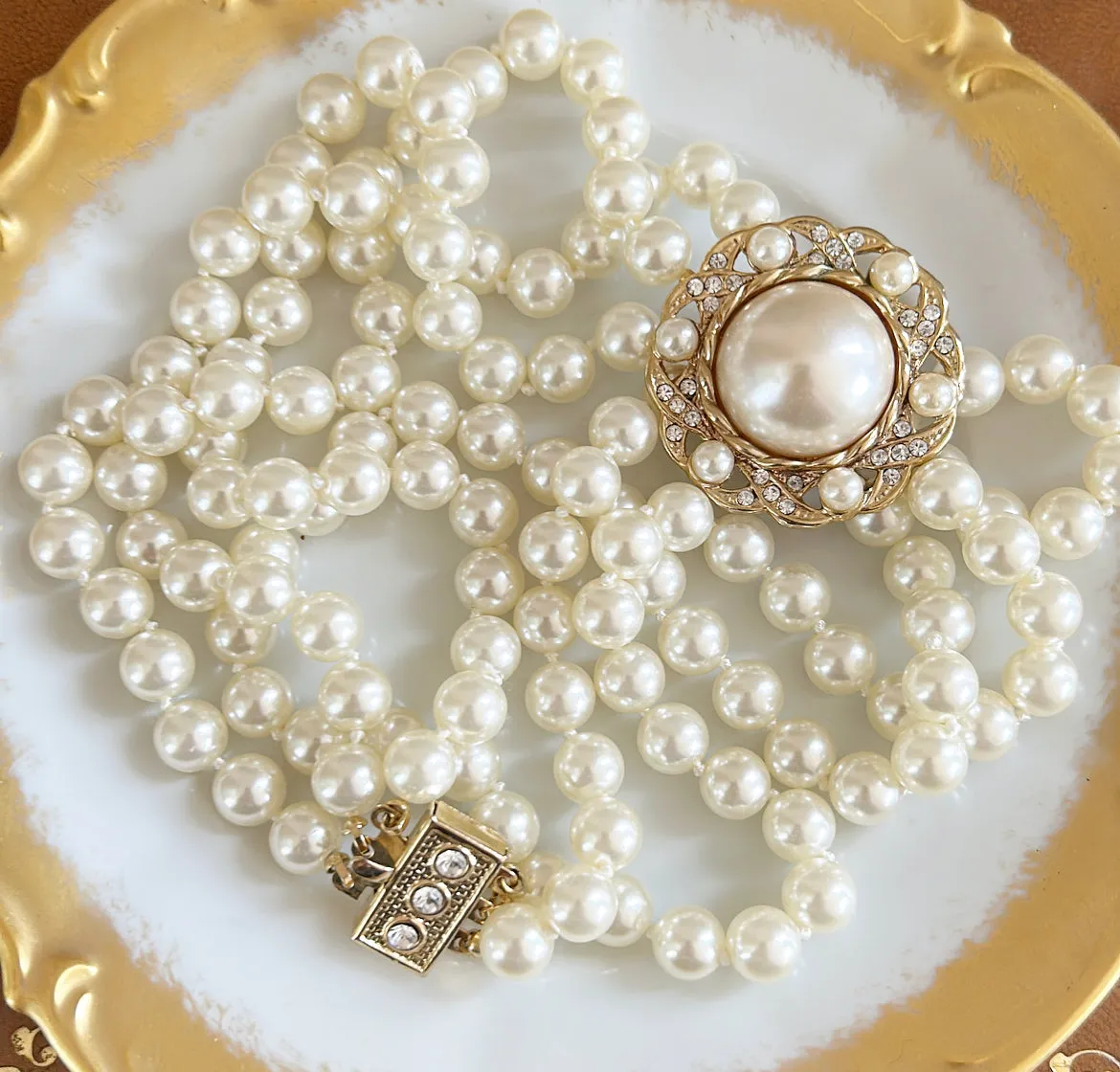 Vintage-Inspired 80s Style Faux Pearl Cluster Necklace