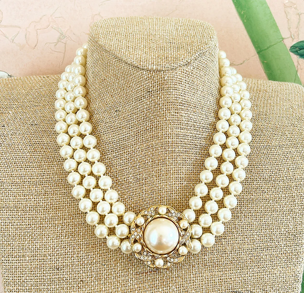 Vintage-Inspired 80s Style Faux Pearl Cluster Necklace