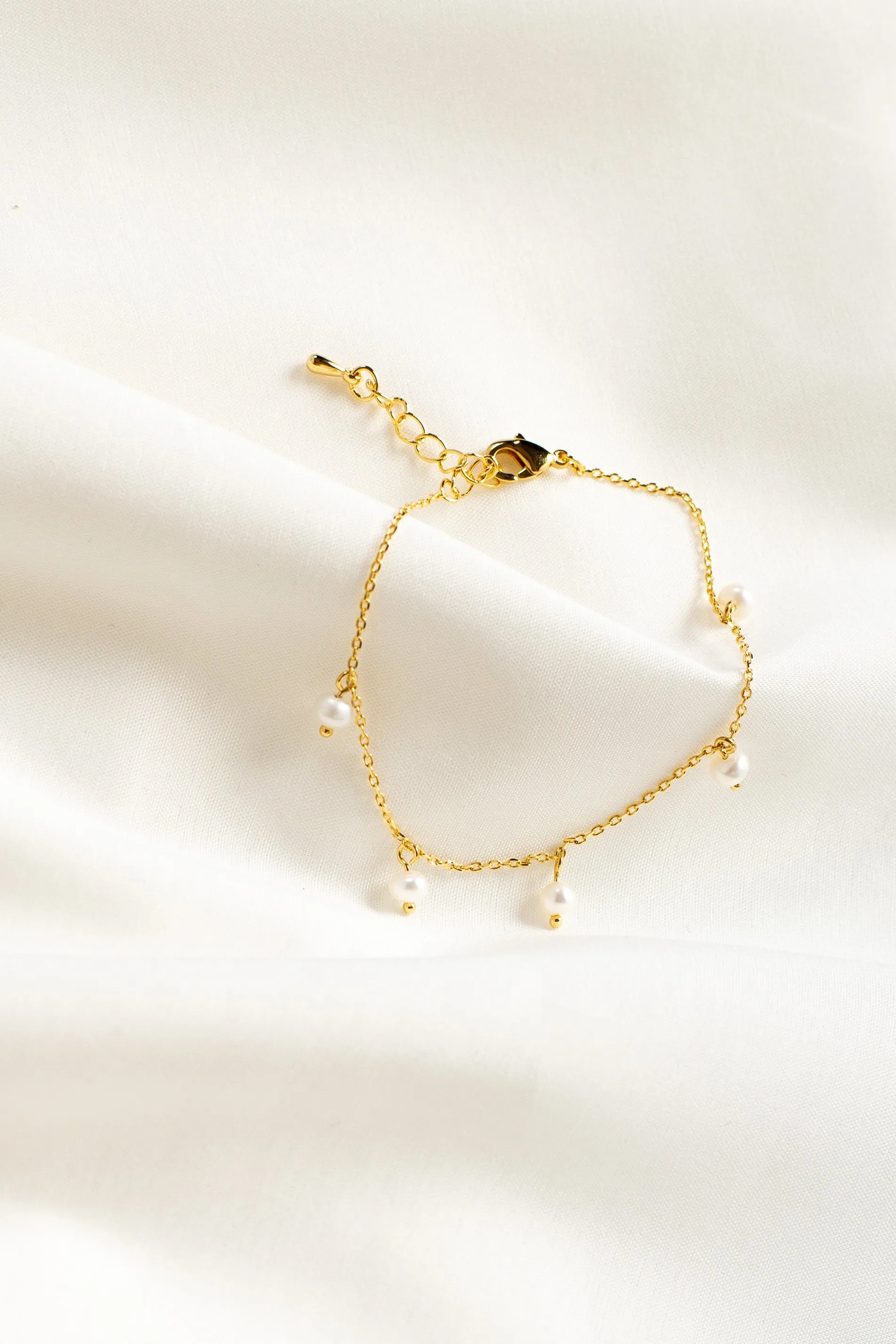 Cove Dangle Pearl Bracelet OS White