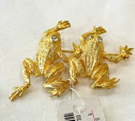 Fun vintage early 90s frog couple brooch.