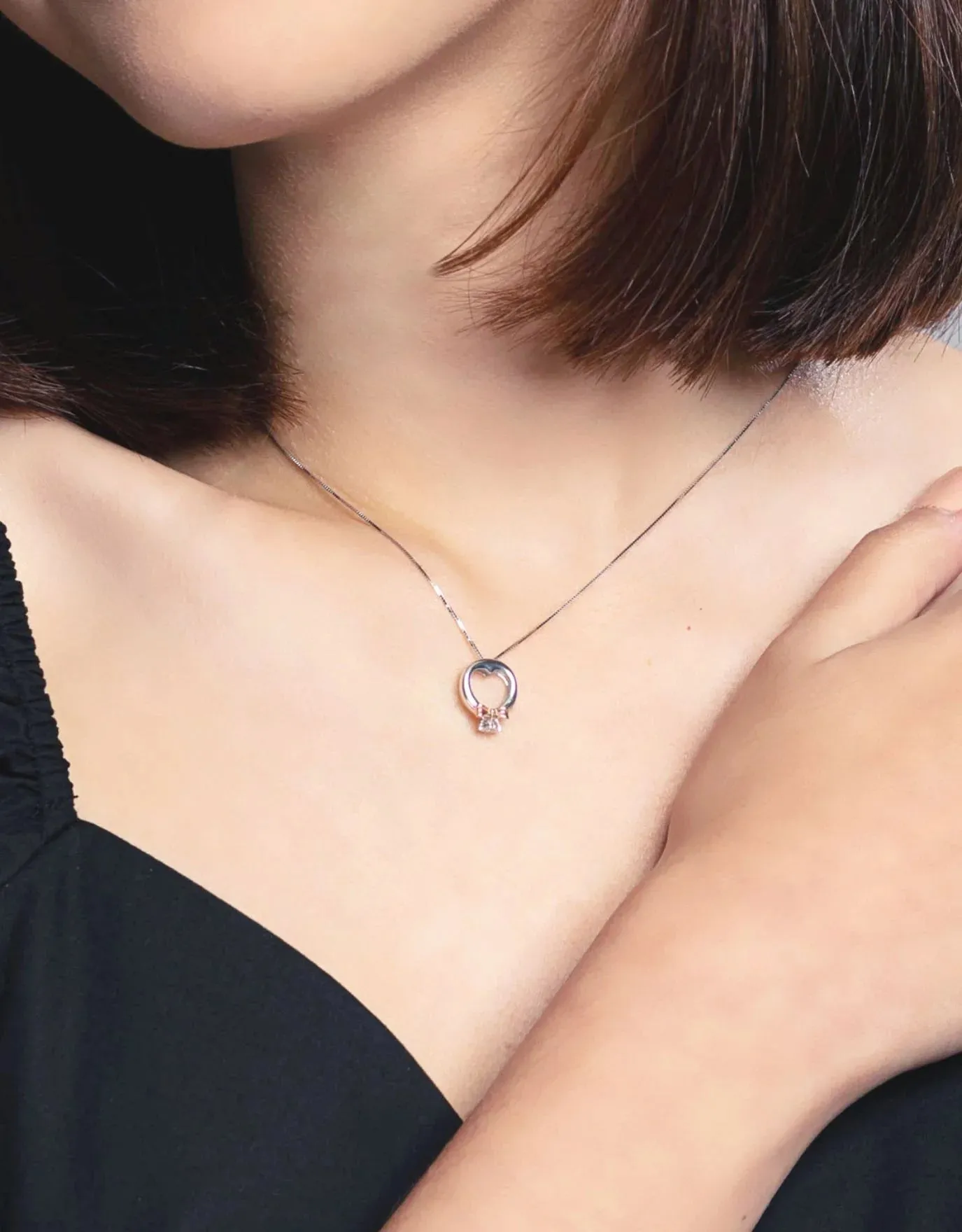 LVC Charmes Bow Mini Ring Diamond Pendant