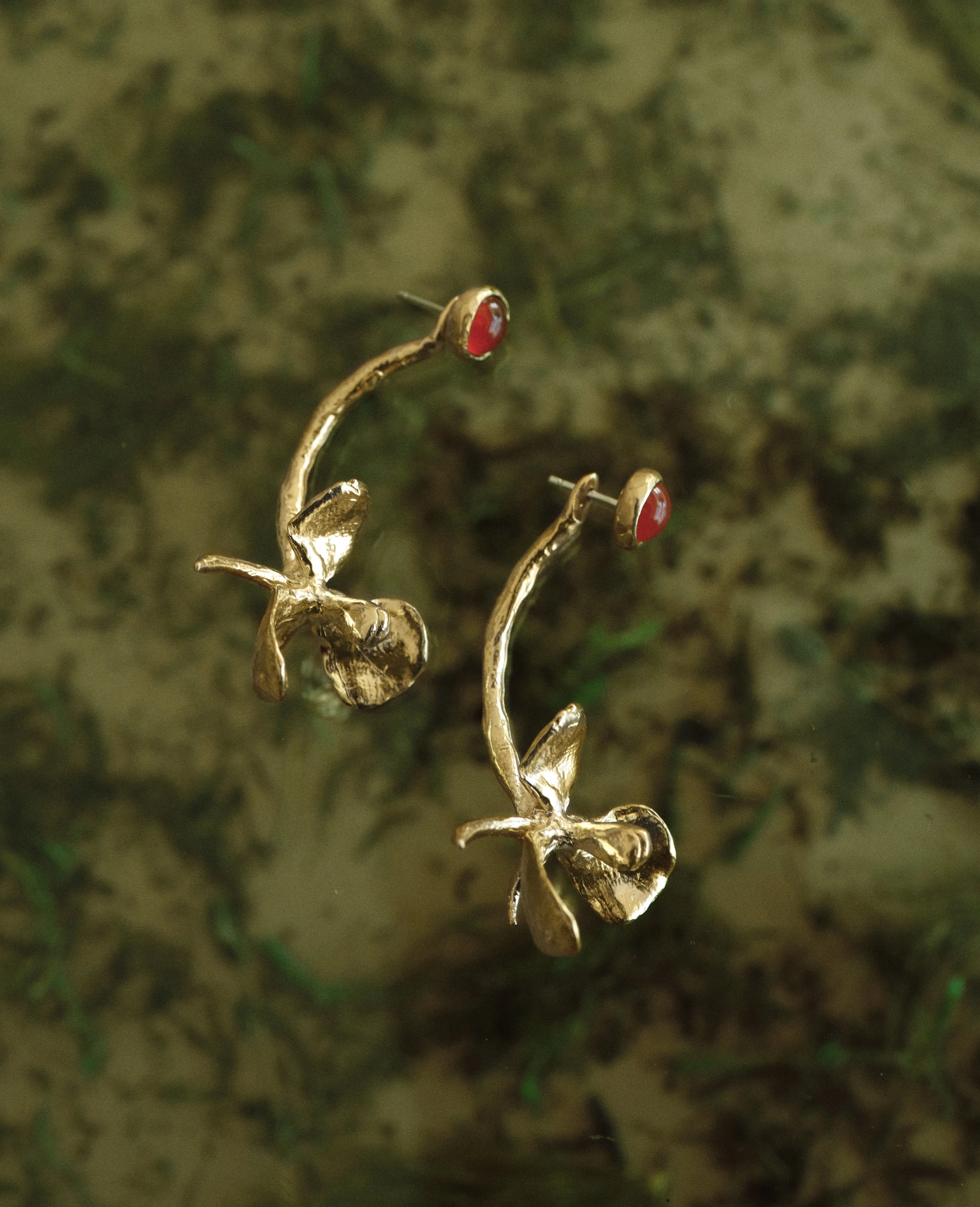 MAGNOLIA DRIP // golden earrings