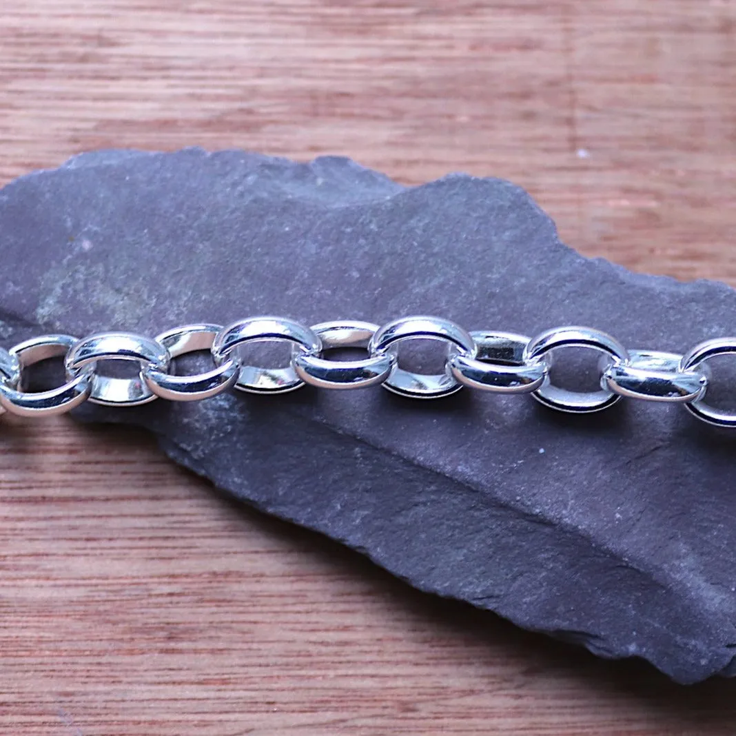 Oval Belcher Necklace