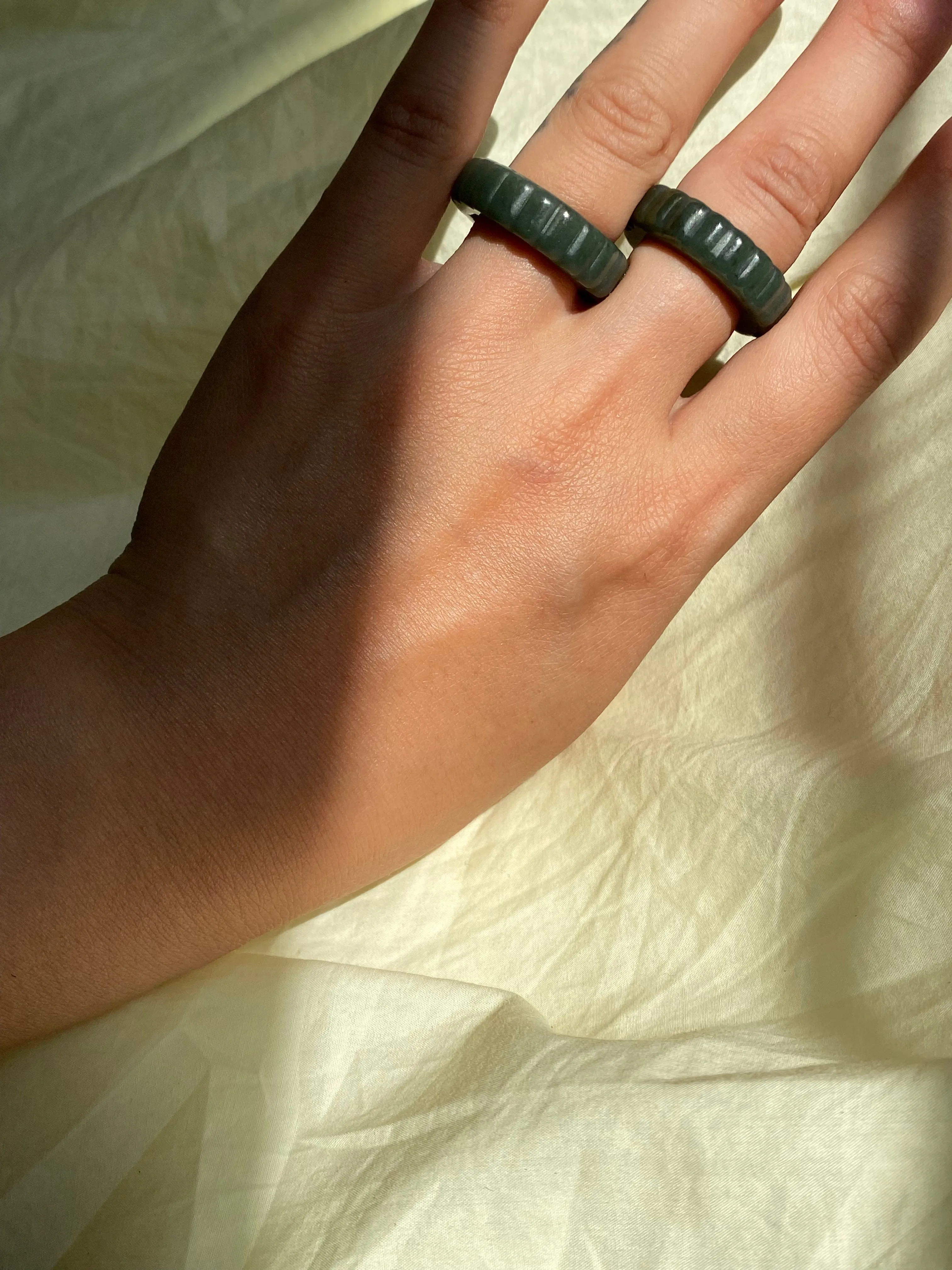 Sophia skinny — Ribbed jade ring