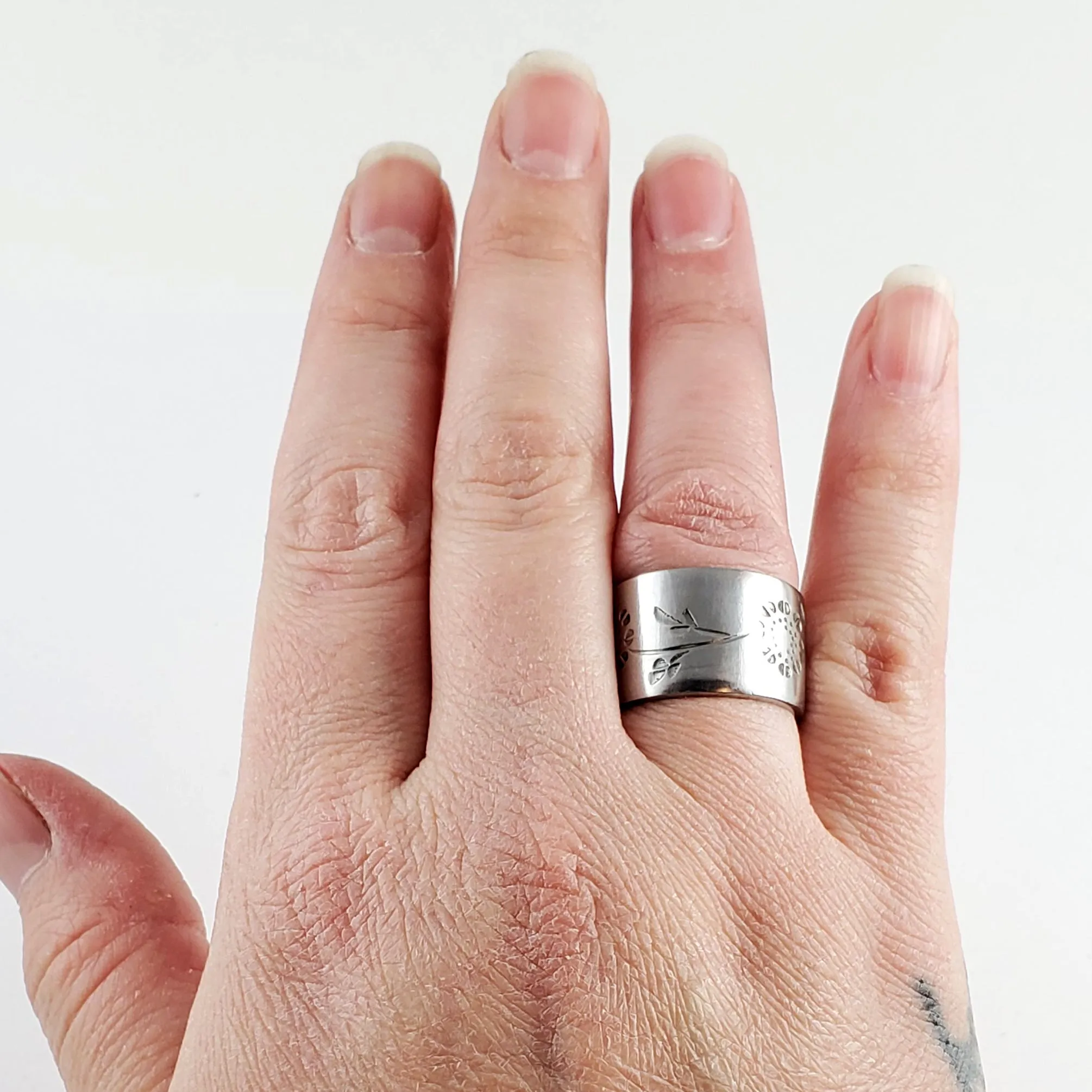Vintage Wood Dale Sunflowers Stainless Steel Spoon Ring